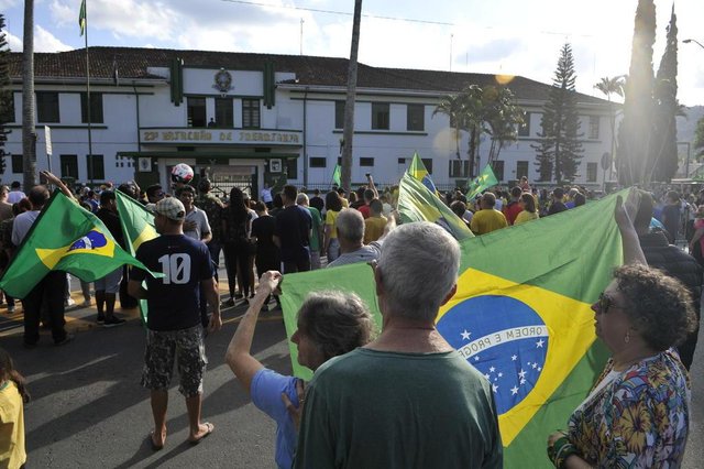 Blumenau - SC - Brasil - 27052018 - Manifestação em frente ao 23BI batalhão do Exercito em Blumenau. Blumenau - SC - Brasil - 27052018 - Manifestação em frente ao 23BI batalhão do Exercito em Blumenau.