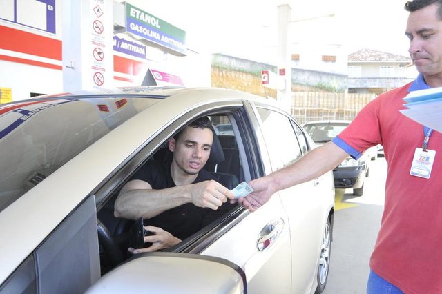 Blumenau - SC - Brasil - 30052018 - Posto R1 na rua Bahia começou a abastecer veículos. Eduardo da Cruz Blumenau - SC - Brasil - 30052018 - Posto R1 na rua Bahia começou a abastecer veículos. Eduardo da Cruz