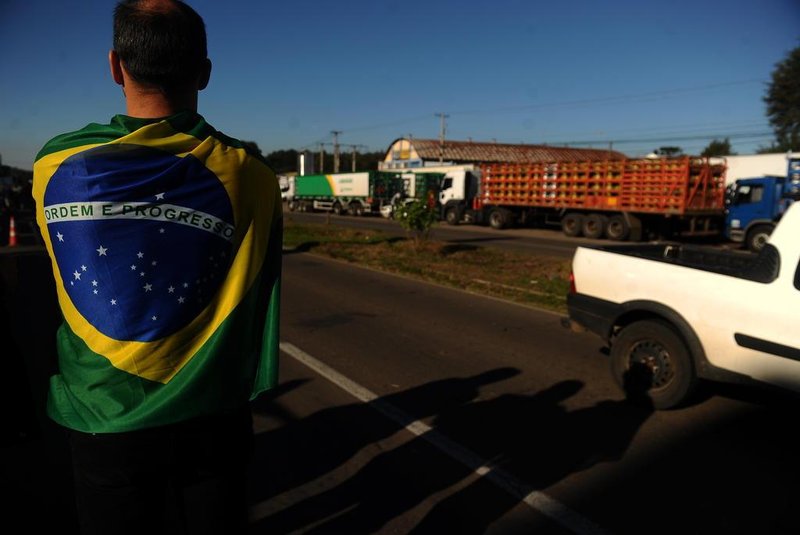 CAXIAS DO SUL, RS, BRASIL, 24/05/2018 Protesto dos caminhoneiros contra o aumento do diesel (Lucas Amorelli/Agência RBS)