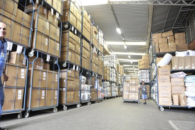 Blumenau - SC - Brasil - 01062018 - Empresa Altenburg parou a produção por não ter onde estocar mais produtos. Blumenau - SC - Brasil - 01062018 - Empresa Altenburg parou a produção por não ter onde estocar mais produtos.