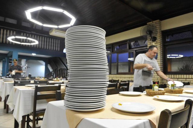 Restaurante Gutes Essen volta a atender após um dia fechados durante greve dos caminhoneiros Restaurante Gutes Essen volta a atender após um dia fechados durante greve dos caminhoneiros