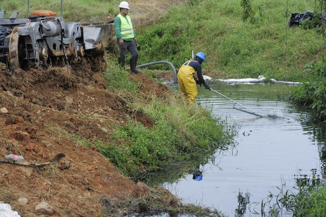 GUARAMIRIM,SC,BRASIL,04-06-2018.Caminhão bate em Trem e causa prejuizos em Guaramirim.(Foto:Salmo Duarte/A Notícia) GUARAMIRIM,SC,BRASIL,04-06-2018.Caminhão bate em Trem e causa prejuizos em Guaramirim.(Foto:Salmo Duarte/A Notícia)