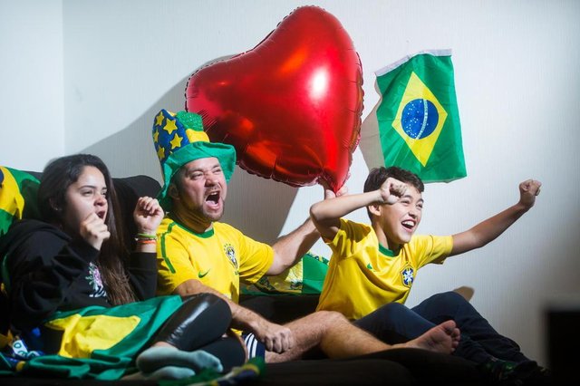 BALNEÁRIO CAMBORIÚ, SC, BRASIL, 07-06-2018 - Saúde durante a Copa do Mundo. Jean é o típico torcedor fanfarrão, que gosta de juntar família e amigos para churrascos e cervejadas, coisas que não irão faltar enquanto a bola estiver rolando. BALNEÁRIO CAMBORIÚ, SC, BRASIL, 07-06-2018 - Saúde durante a Copa do Mundo. Jean é o típico torcedor fanfarrão, que gosta de juntar família e amigos para churrascos e cervejadas, coisas que não irão faltar enquanto a bola estiver rolando.