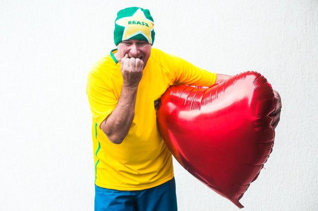 BALNEÁRIO CAMBORIÚ, SC, BRASIL, 07-06-2018 - Saúde durante a Copa do Mundo. Pedro é hipertenso, faz dieta durante o ano inteiro, mas diz que durante a copa do mundo não irá poupar o coração. BALNEÁRIO CAMBORIÚ, SC, BRASIL, 07-06-2018 - Saúde durante a Copa do Mundo. Pedro é hipertenso, faz dieta durante o ano inteiro, mas diz que durante a copa do mundo não irá poupar o coração.