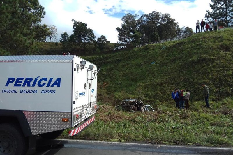 Homem morre em acidente no Viaduto Torto, em Caxias. Ele foi identificado como Leandro Pereira Beterli, 25.