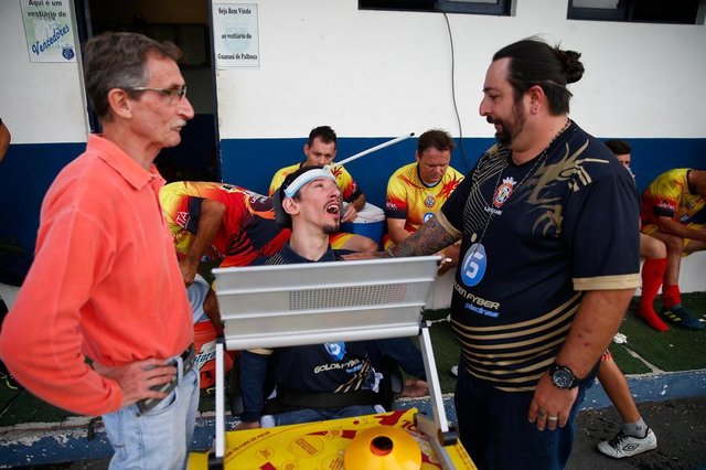 PALHOÇA, SC, BRASIL, 10-06-2018: Guto Delfino, jovem com paralisia cerebral que virou auxiliar técnico no amador de Palhoça terminou o campeonato como vice-campeão. PALHOÇA, SC, BRASIL, 10-06-2018: Guto Delfino, jovem com paralisia cerebral que virou auxiliar técnico no amador de Palhoça terminou o campeonato como vice-campeão.