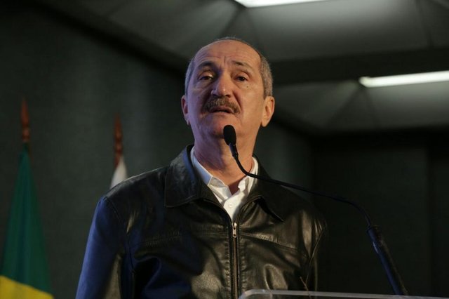 Aldo Rebelo (Solidariedade) participa de palestras dos presidenciáveis durante Congresso de Prefeitos. Político comenta que conhece o Brasil melhor que Lula, corrigindo a carta do concorrente lida anteriormente. Aldo Rebelo (Solidariedade) participa de palestras dos presidenciáveis durante Congresso de Prefeitos. Político comenta que conhece o Brasil melhor que Lula, corrigindo a carta do concorrente lida anteriormente.