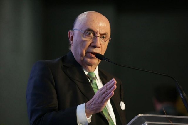 Henrique Meirelles (MDB) conta sua trajetória durante palestra no Congresso de Prefeitos. Meirelles é pré-candidato à presidência do Brasil. Henrique Meirelles (MDB) conta sua trajetória durante palestra no Congresso de Prefeitos. Meirelles é pré-candidato à presidência do Brasil.