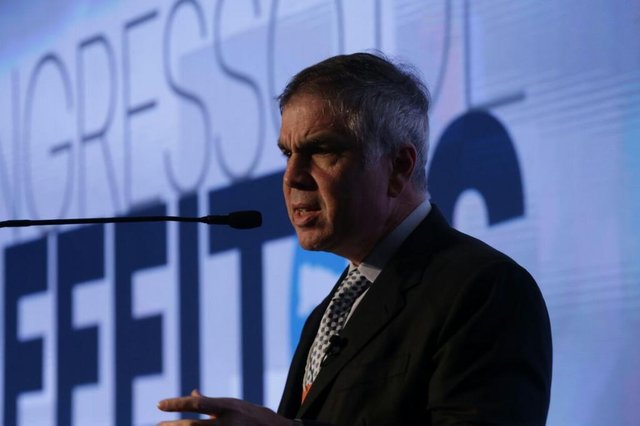 Flávio Rocha (PRB) expõe suas ideias como pré-candidato à presidência do Brasil no Congresso de Prefeitos, em Florianópolis. Flávio Rocha (PRB) expõe suas ideias como pré-candidato à presidência do Brasil no Congresso de Prefeitos, em Florianópolis.