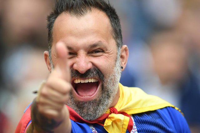 A Russia fan gestures as he waits for the start of the Russia 2018 World Cup Group A football match between Russia and Saudi Arabia at the Luzhniki Stadium in Moscow on June 14, 2018. / AFP PHOTO / Patrik STOLLARZ / RESTRICTED TO EDITORIAL USE - NO MOBILE PUSH ALERTS/DOWNLOADSEditoria: SPOLocal: MoscowIndexador: PATRIK STOLLARZSecao: soccerFonte: AFPFotógrafo: STR A Russia fan gestures as he waits for the start of the Russia 2018 World Cup Group A football match between Russia and Saudi Arabia at the Luzhniki Stadium in Moscow on June 14, 2018. / AFP PHOTO / Patrik STOLLARZ / RESTRICTED TO EDITORIAL USE - NO MOBILE PUSH ALERTS/DOWNLOADSEditoria: SPOLocal: MoscowIndexador: PATRIK STOLLARZSecao: soccerFonte: AFPFotógrafo: STR