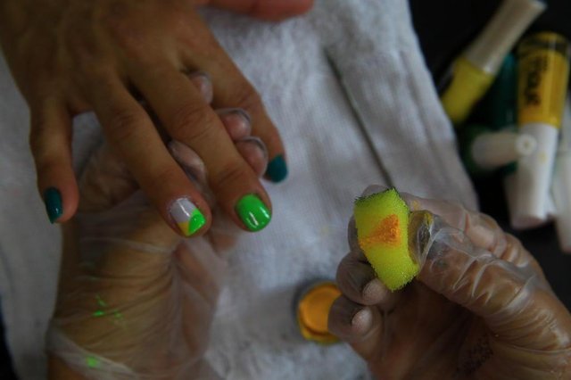 PORTO ALEGRE, RS, BRASIL, 12/06/2018 - Unhas decoradas para a Copa. Mostra será realizada no Senac do Centro Histórico, ministrado pelas professoras do curso de manicure. (FOTOGRAFO: TADEU VILANI / AGENCIA RBS) PORTO ALEGRE, RS, BRASIL, 12/06/2018 - Unhas decoradas para a Copa. Mostra será realizada no Senac do Centro Histórico, ministrado pelas professoras do curso de manicure. (FOTOGRAFO: TADEU VILANI / AGENCIA RBS)