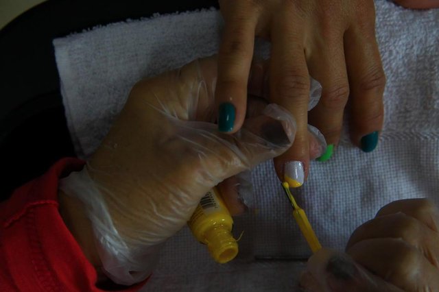 PORTO ALEGRE, RS, BRASIL, 12/06/2018 - Unhas decoradas para a Copa. Mostra será realizada no Senac do Centro Histórico, ministrado pelas professoras do curso de manicure. (FOTOGRAFO: TADEU VILANI / AGENCIA RBS) PORTO ALEGRE, RS, BRASIL, 12/06/2018 - Unhas decoradas para a Copa. Mostra será realizada no Senac do Centro Histórico, ministrado pelas professoras do curso de manicure. (FOTOGRAFO: TADEU VILANI / AGENCIA RBS)