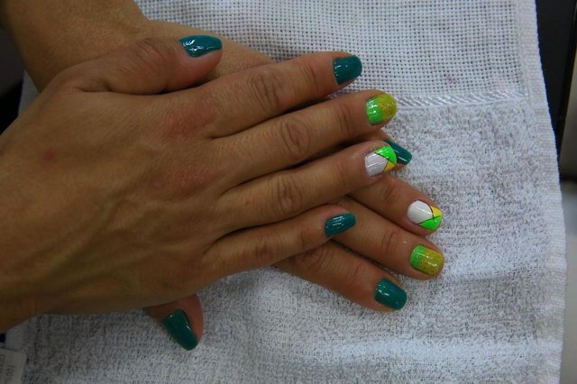 PORTO ALEGRE, RS, BRASIL, 12/06/2018 - Unhas decoradas para a Copa. Mostra será realizada no Senac do Centro Histórico, ministrado pelas professoras do curso de manicure. (FOTOGRAFO: TADEU VILANI / AGENCIA RBS) PORTO ALEGRE, RS, BRASIL, 12/06/2018 - Unhas decoradas para a Copa. Mostra será realizada no Senac do Centro Histórico, ministrado pelas professoras do curso de manicure. (FOTOGRAFO: TADEU VILANI / AGENCIA RBS)