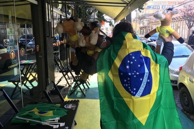 Bar Maria da Toca ficou lotado para acompanhar a estreia da Seleção de Tite na Copa da Rússia Bar Maria da Toca ficou lotado para acompanhar a estreia da Seleção de Tite na Copa da Rússia