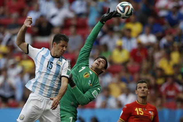 491717319Belgiums goalkeeper Thibaut Courtois (C) makes a save next to Argentinas defender Martin Demichelis (L) during a quarter-final football match between Argentina and Belgium at the Mane Garrincha National Stadium in Brasilia during the 2014 FIFA World Cup on July 5, 2014. AFP PHOTO / ADRIAN DENNISEditoria: SPOLocal: BrasíliaIndexador: ADRIAN DENNISSecao: sports eventFonte: AFPFotógrafo: STF 491717319Belgiums goalkeeper Thibaut Courtois (C) makes a save next to Argentinas defender Martin Demichelis (L) during a quarter-final football match between Argentina and Belgium at the Mane Garrincha National Stadium in Brasilia during the 2014 FIFA World Cup on July 5, 2014. AFP PHOTO / ADRIAN DENNISEditoria: SPOLocal: BrasíliaIndexador: ADRIAN DENNISSecao: sports eventFonte: AFPFotógrafo: STF