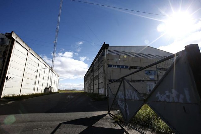 PORTO ALEGRE, RS, BRASIL - 2018.06.13 - Falta de luz no Complexo Cultural Porto Seco. O portão sempre aberto facilita a entrada de pessoas que roubam cabos, usam drogas e realizam prostituição. (Foto: ANDRÉ ÁVILA/ Agência RBS) PORTO ALEGRE, RS, BRASIL - 2018.06.13 - Falta de luz no Complexo Cultural Porto Seco. O portão sempre aberto facilita a entrada de pessoas que roubam cabos, usam drogas e realizam prostituição. (Foto: ANDRÉ ÁVILA/ Agência RBS)