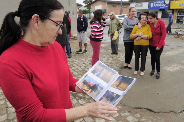 JOINVILLE,SC,BRASIL,25-06-2018.Maradores do bairro Floresta são contra a implantação elevatória de esgoto na praça Tiradentes,zona Sul da cidade.(Foto:Salmo Duarte/A Notícia)Indexador: Maykon Lammerhirt JOINVILLE,SC,BRASIL,25-06-2018.Maradores do bairro Floresta são contra a implantação elevatória de esgoto na praça Tiradentes,zona Sul da cidade.(Foto:Salmo Duarte/A Notícia)Indexador: Maykon Lammerhirt