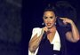 Demi Lovato se emociona ao cantar "Sober", música em que se desculpa por não estar mais sóbria

