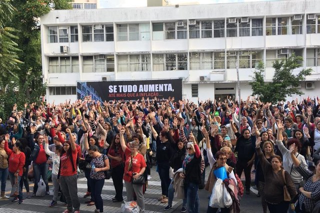 Servidores públicos de Blumenau aprovam nova paralisação para o dia 26 Servidores públicos de Blumenau aprovam nova paralisação para o dia 26