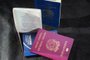  CAXIAS DO SUL, RS, BRASIL, 28/04/2017. Produção de fotos para matéria sobre aumento da procura para dupla cidadania. Passaporte brasileiro e passaporte italiano. (Porthus Junior/Agência RBS)