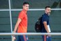  Colombias midfielder James Rodriguez (L) walks after arriving at Kazan International Airport on July 1, 2018, as they travel to Moscow for their Russia 2018 World Cup round of 16 football match against England. / AFP PHOTO / LUIS ACOSTAEditoria: SPOLocal: KazanIndexador: LUIS ACOSTASecao: soccerFonte: AFPFotógrafo: STF