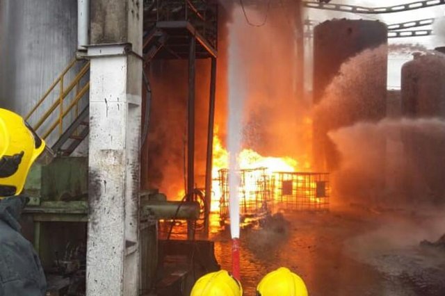 Incêndio dentro de empresa química em Itajaí Incêndio dentro de empresa química em Itajaí