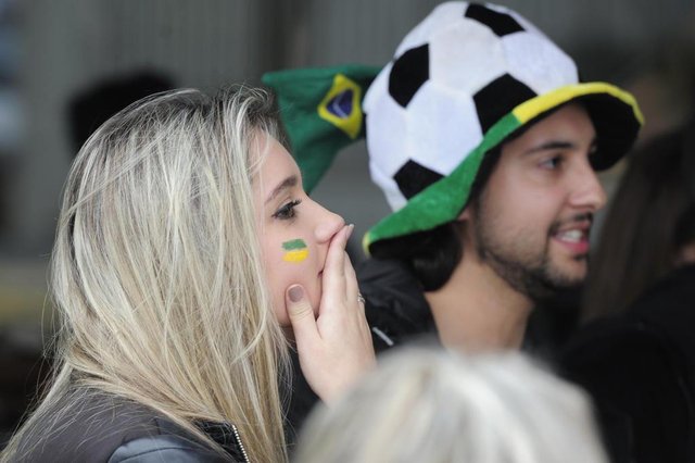 JOINVILLE,SC,BRASIL,06-07-2018.Copa do Mundo 2018,torcida no bar Barão,Karen Vanessa Reis e Max Polastri.(Foto:Salmo Duarte/A Notícia)Indexador: Maykon Lammerhirt JOINVILLE,SC,BRASIL,06-07-2018.Copa do Mundo 2018,torcida no bar Barão,Karen Vanessa Reis e Max Polastri.(Foto:Salmo Duarte/A Notícia)Indexador: Maykon Lammerhirt