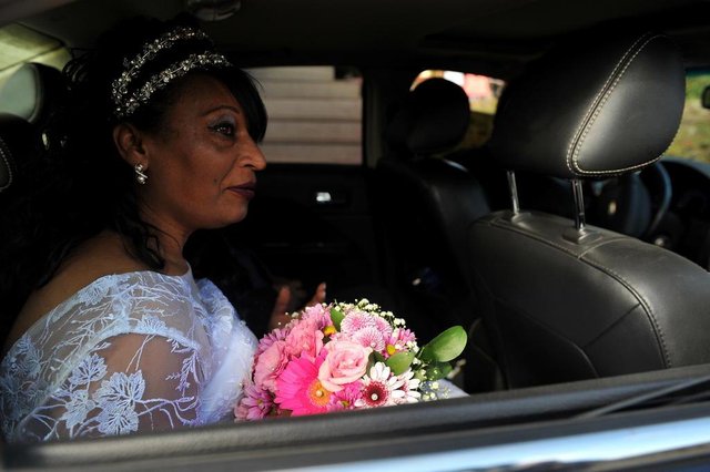 CAXIAS DO SUL, RS, BRASIL 07/07/2018O casal Amarildo Moreira e Carla da Silva celebrou casamento na manhã deste sábado, na igreja da Paróquia Santa Catarina, em Caxias do Sul. Humildes, ele reciclador e ela cuidadora, contaram com a união de esforços da comunidade para celebrar a festa, com diversas doações. (Lucas Amorelli/Agência RBS) CAXIAS DO SUL, RS, BRASIL 07/07/2018O casal Amarildo Moreira e Carla da Silva celebrou casamento na manhã deste sábado, na igreja da Paróquia Santa Catarina, em Caxias do Sul. Humildes, ele reciclador e ela cuidadora, contaram com a união de esforços da comunidade para celebrar a festa, com diversas doações. (Lucas Amorelli/Agência RBS)