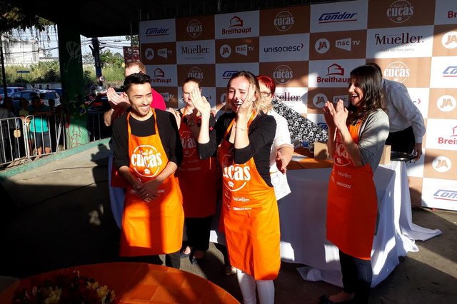 JOINVILLE, SANTA CATARINA, BRASIL (07/07/2018): Final do 5º Festival de Cucas de Joinville. Evelyn Ferreira venceu o concurso com a Cuca de Maçã Verde com Creme de Baunilha, depois de empate com Cuca de Doce de Leite com Baba de Moça, de Maicon Gerker JOINVILLE, SANTA CATARINA, BRASIL (07/07/2018): Final do 5º Festival de Cucas de Joinville. Evelyn Ferreira venceu o concurso com a Cuca de Maçã Verde com Creme de Baunilha, depois de empate com Cuca de Doce de Leite com Baba de Moça, de Maicon Gerker