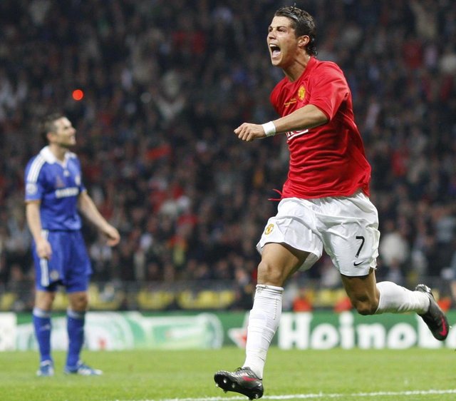 81162305Manchester Uniteds Portugese midfielder Cristiano Ronaldo (R) celebrates after scoring against Chelsea during the final of the UEFA Champions League football match at the Luzhniki stadium in Moscow on May 21, 2008.AFP PHOTO / Adrian Dennis / AFP PHOTO / ADRIAN DENNISEditoria: SPOLocal: MoscowIndexador: ADRIAN DENNISSecao: soccerFonte: AFP 81162305Manchester Uniteds Portugese midfielder Cristiano Ronaldo (R) celebrates after scoring against Chelsea during the final of the UEFA Champions League football match at the Luzhniki stadium in Moscow on May 21, 2008.AFP PHOTO / Adrian Dennis / AFP PHOTO / ADRIAN DENNISEditoria: SPOLocal: MoscowIndexador: ADRIAN DENNISSecao: soccerFonte: AFP