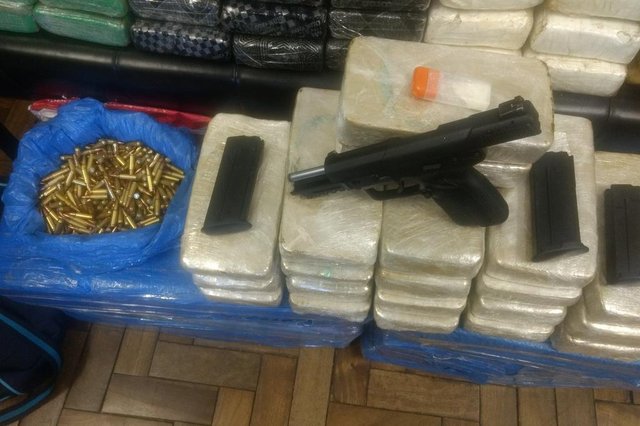Ação conjunta intercepta carreta com cerca de 180 quilos de drogas em Garibaldi Ação conjunta intercepta carreta com cerca de 180 quilos de drogas em Garibaldi