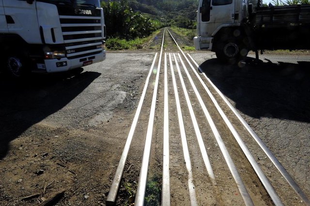 Guaramirim,SC,BRASIL,13-07-2018.Rodovia do Arroz.Buraco no trilho.(Foto:Salmo Duarte/A Notícia)Indexador: Maykon Lammerhirt Guaramirim,SC,BRASIL,13-07-2018.Rodovia do Arroz.Buraco no trilho.(Foto:Salmo Duarte/A Notícia)Indexador: Maykon Lammerhirt