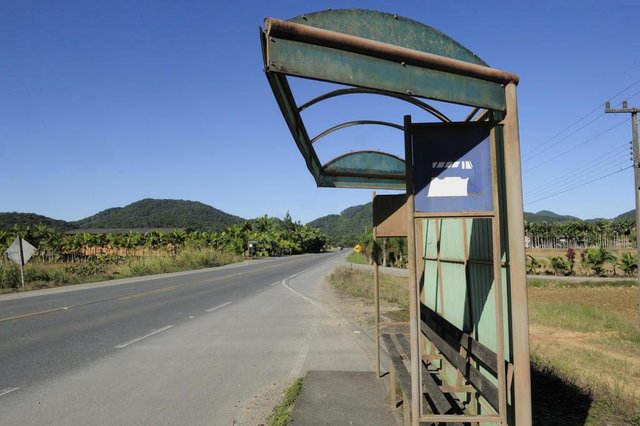 JOINVILLE,SC,BRASIL,13-07-2018.Rodovia do Arroz.Ponto de ônibus sem cobertura.(Foto:Salmo Duarte/A Notícia)Indexador: Maykon Lammerhirt JOINVILLE,SC,BRASIL,13-07-2018.Rodovia do Arroz.Ponto de ônibus sem cobertura.(Foto:Salmo Duarte/A Notícia)Indexador: Maykon Lammerhirt