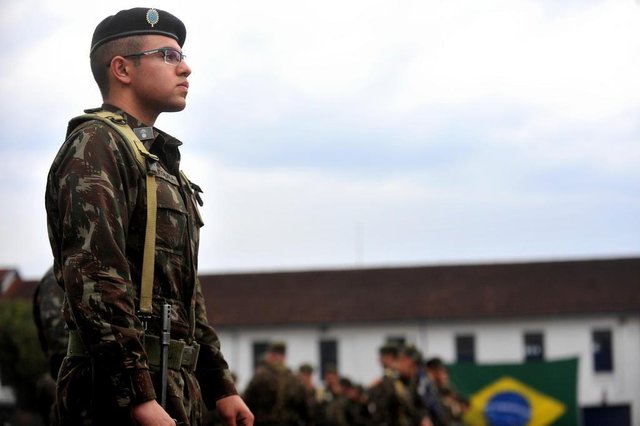 CAXIAS DO SUL, RS, BRASIL, 17/07/2018100 anos do exército e cápsula do tempo. (Lucas Amorelli/Agência RBS) CAXIAS DO SUL, RS, BRASIL, 17/07/2018100 anos do exército e cápsula do tempo. (Lucas Amorelli/Agência RBS)