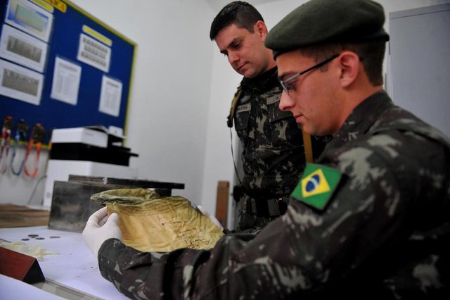 CAXIAS DO SUL, RS, BRASIL, 17/07/2018100 anos do exército e cápsula do tempo. (Lucas Amorelli/Agência RBS) CAXIAS DO SUL, RS, BRASIL, 17/07/2018100 anos do exército e cápsula do tempo. (Lucas Amorelli/Agência RBS)