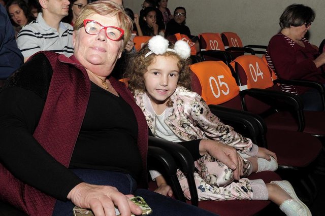 JOINVILLE,SC,BRASIL,18-07-2018.Festival de Dança 2018.Lago dos Cisnes.Wilma Von Gilsa e sua neta Cecília.(Foto:Salmo Duarte/A Notícia)Indexador: Maykon Lammerhirt JOINVILLE,SC,BRASIL,18-07-2018.Festival de Dança 2018.Lago dos Cisnes.Wilma Von Gilsa e sua neta Cecília.(Foto:Salmo Duarte/A Notícia)Indexador: Maykon Lammerhirt