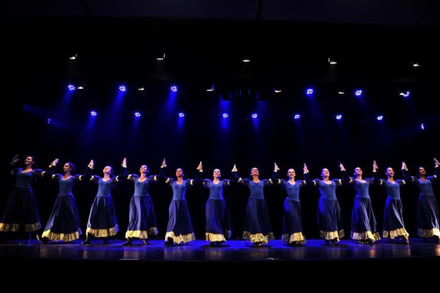 JOINVILLE, SC, BRASIL (19-04-2016) - Grupo sênior de danças populares participa do YAGP, em Nova York, no dia 23 de abril com a coreografia A Força de uma Nação. (Foto: Maykon Lammerhirt, Agencia RBS) JOINVILLE, SC, BRASIL (19-04-2016) - Grupo sênior de danças populares participa do YAGP, em Nova York, no dia 23 de abril com a coreografia A Força de uma Nação. (Foto: Maykon Lammerhirt, Agencia RBS)
