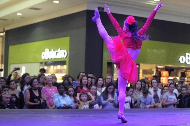 JOINVILLE,SC,BRASIL,19-07-2018.Festival de Dança 2018.Palcos abertos.Larissa de França.(Foto:Salmo Duarte/A Notícia)Indexador: Maykon Lammerhirt JOINVILLE,SC,BRASIL,19-07-2018.Festival de Dança 2018.Palcos abertos.Larissa de França.(Foto:Salmo Duarte/A Notícia)Indexador: Maykon Lammerhirt