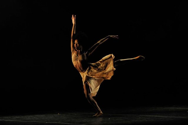 JOINVILLE, SC, BRASIL (30-07-2016) - Ana Cristina Paulino do Centro de artes Pavarini, apresenta a coreografia Vem por ai na categoria jazz solo feminino senior. (Foto: Maykon Lammerhirt, Agencia RBS) JOINVILLE, SC, BRASIL (30-07-2016) - Ana Cristina Paulino do Centro de artes Pavarini, apresenta a coreografia Vem por ai na categoria jazz solo feminino senior. (Foto: Maykon Lammerhirt, Agencia RBS)