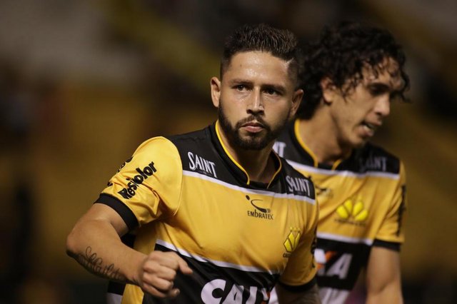 SC - Criciuma - 05/07/2018 - Brasileiro B 2018, Criciuma x Figueirense - Lance da partida entre Cricima x Figueirense pela 13 rodada do Campeonato Brasileiro B 2018 no estadio Heriberto Hulse. Foto: Guilherme Hahn SC - Criciuma - 05/07/2018 - Brasileiro B 2018, Criciuma x Figueirense - Lance da partida entre Cricima x Figueirense pela 13 rodada do Campeonato Brasileiro B 2018 no estadio Heriberto Hulse. Foto: Guilherme Hahn