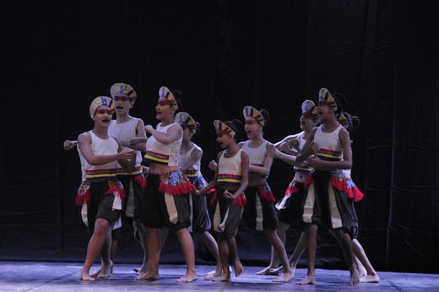 JOINVILLE,SC,BRASIL,17-07-2018.Festival de Dança 2018.Caminhos da dança,Éliede Leal,com os alunos do Nosso Espaço Escola de Dança,de paulista (PE).(Foto:Salmo Duarte/A Notícia)Indexador: Maykon Lammerhirt JOINVILLE,SC,BRASIL,17-07-2018.Festival de Dança 2018.Caminhos da dança,Éliede Leal,com os alunos do Nosso Espaço Escola de Dança,de paulista (PE).(Foto:Salmo Duarte/A Notícia)Indexador: Maykon Lammerhirt