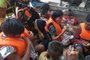 Socorristas retiraram na quinta-feira (26) um bebê e a sua mãe da inundação provocada pelo rompimento da represa de uma hidrelétrica no sul do Laos. A tragédia, ocorrida na segunda-feira (23), deixou ao menos 27 mortos e 130 desaparecidos.