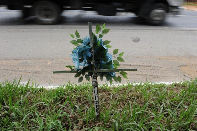 Cruz na BR-470, em Blumenau Cruz na BR-470, em Blumenau