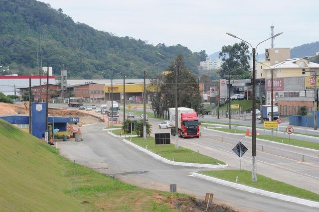 Trecho da BR-470 próximo à Mafisa, em Blumenau Trecho da BR-470 próximo à Mafisa, em Blumenau