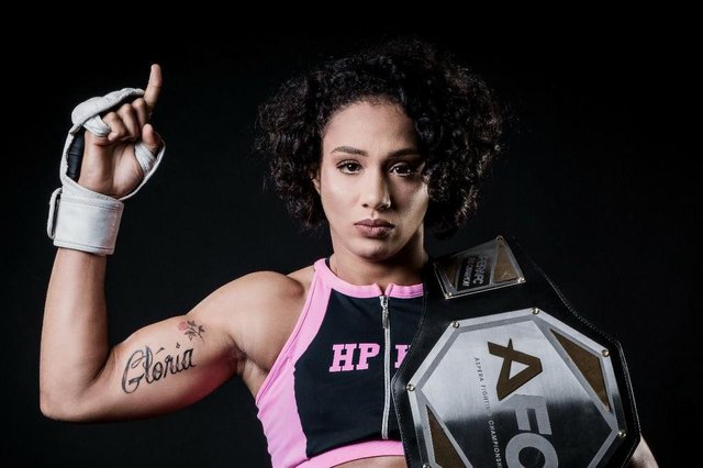 Lutadora de MMA Taila Santos de JAraguá do Sul Lutadora de MMA Taila Santos de JAraguá do Sul