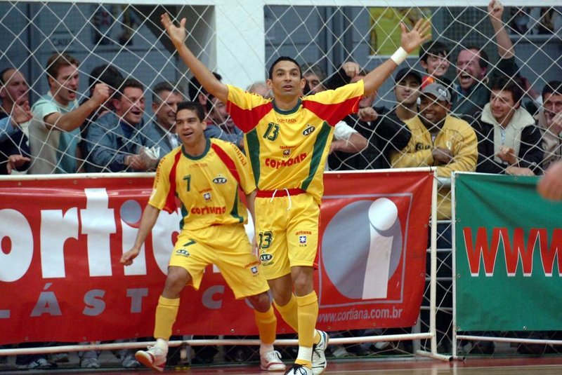 ***  AFF x Malwee ? Porthus3  ***Cortiana/UCS/AFF x Malwee, jogo válido pela semifinal da Liga Futsal 2008 e realizado no Ginásio Saturno, em Caravaggio, Farroupilha. Valdin comemora o terceiro gol da AFF
