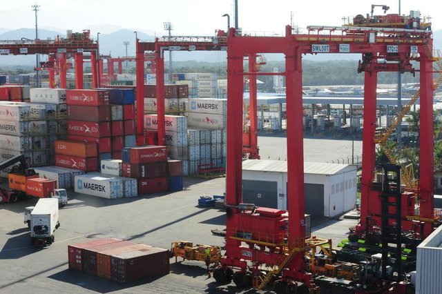 ITAPOÁ,SC,BRASIL,09-08-2018.Aplianção no porto de Itapoá.(Foto:Salmo Duarte/A Notícia) ITAPOÁ,SC,BRASIL,09-08-2018.Aplianção no porto de Itapoá.(Foto:Salmo Duarte/A Notícia)