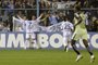 Argentinas Atletico Tucuman player Leandro Diaz (3-L), celebrates with teammates after scoring against Colombias Atletico Nacional, during the Copa Libertadores 2018 football match, held at the Jose Fierro stadium in Tucuman, Argentina on August 09, 2018. / AFP PHOTO / Walter Monteros