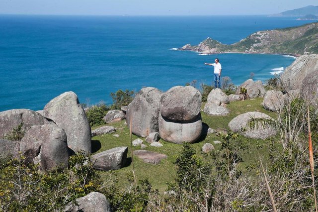 FLORIANÓPOLIS, SC, BRASIL, 09/08/2018: Adnir Antônio Ramos é praticante da Arqueoastronomia. (Foto: CRISTIANO ESTRELA / DIÁRIO CATARINENSE) FLORIANÓPOLIS, SC, BRASIL, 09/08/2018: Adnir Antônio Ramos é praticante da Arqueoastronomia. (Foto: CRISTIANO ESTRELA / DIÁRIO CATARINENSE)