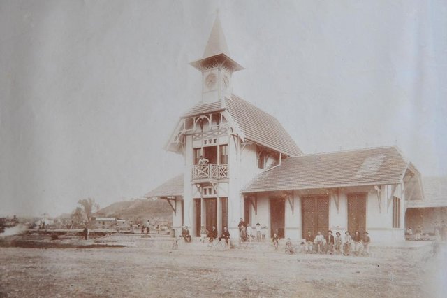Foto antiga mostra a estação ferroviária de Joinville, inaugurada em 1906. Atualmente, ali existe um complexo cultural. Foto antiga mostra a estação ferroviária de Joinville, inaugurada em 1906. Atualmente, ali existe um complexo cultural.